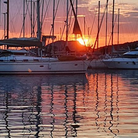 Porquerolles - Nuit Insolite A Bord Du Defi Fou Exteriör bild